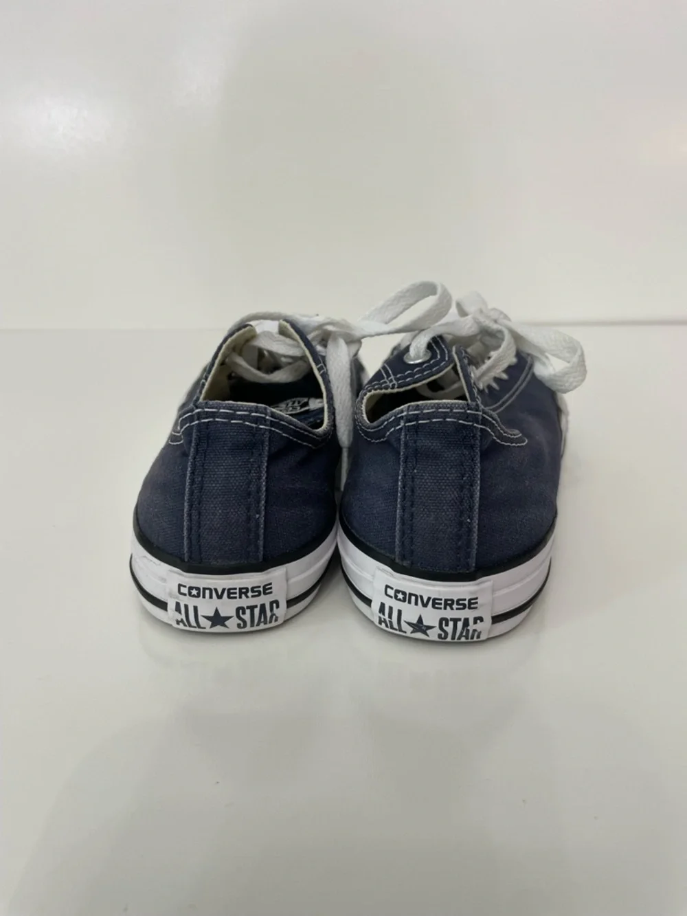 Converse Chuck Taylor All Star Kids Navy Canvas Low-Top Sneakers, size 3Y